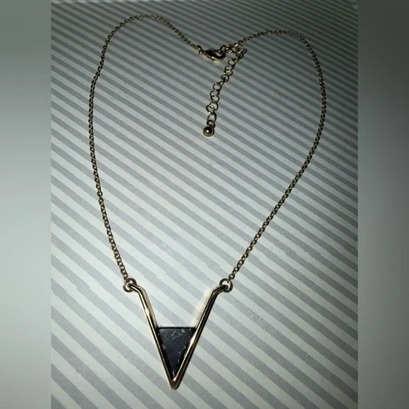 Source Unknown Goldtone and Black V-Pendant Necklace - Picture 2 of 9